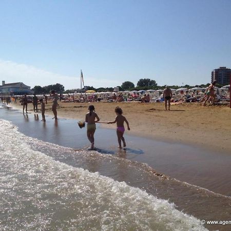 Lignano Sabbiadoro With Pool Apartment Exterior photo